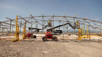 Lifting structures for the converter halls in Baixas