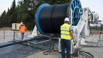 Estesa de cables a Villeneuve-la-Rivière