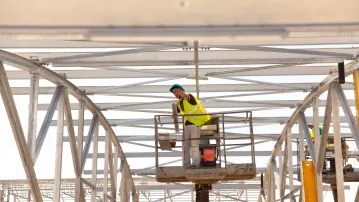 Lifting structures for the converter halls in Baixas