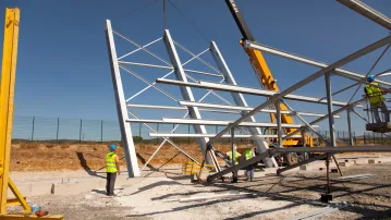 Lifting structures for the converter halls in Baixas