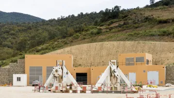 Plataforma de entrada al túnel en Montesquieu-des-Albères