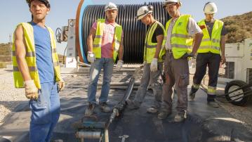 Installation of the cable in the tunnel entry, French side