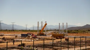 Lifting structures for the converter halls in Baixas