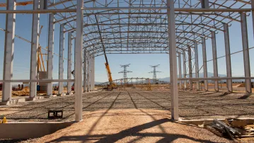 Lifting structures for the converter halls in Baixas