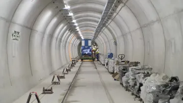 Installation of the cable in the tunnel entry, French side