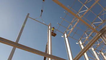 Lifting structures for the converter halls in Baixas