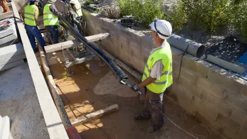 Tendido de cable en la entrada del túnel, lado francés