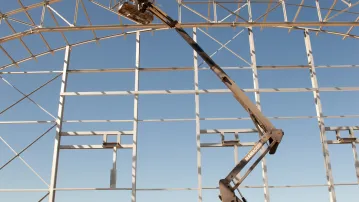 Lifting structures for the converter halls in Baixas