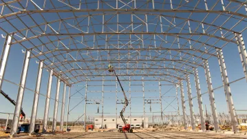 Lifting structures for the converter halls in Baixas