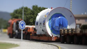 Transport et arrivée du tunnelier Canigou par convoi exceptionnel