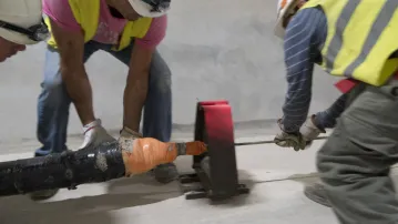 Tendido de cable en la entrada del túnel, lado francés