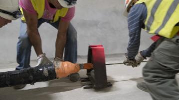 Installation of the cable in the tunnel entry, French side