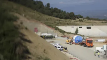 Transport et arrivée du tunnelier Canigou par convoi exceptionnel