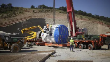 Transport i arribada de la tuneladora Canigó mitjançant comboi especial