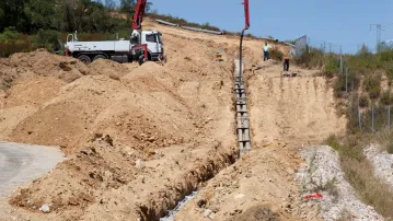 Excavación de una zanja en un municipio de Le BoulouCreusement d’une tranchée sur la commune du Boulou