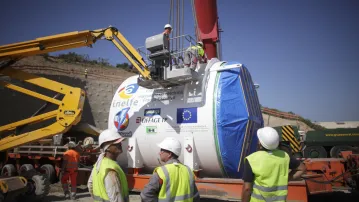 Transport et arrivée du tunnelier Canigou par convoi exceptionnel