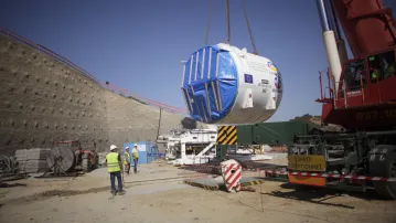 Transport et arrivée du tunnelier Canigou par convoi exceptionnel